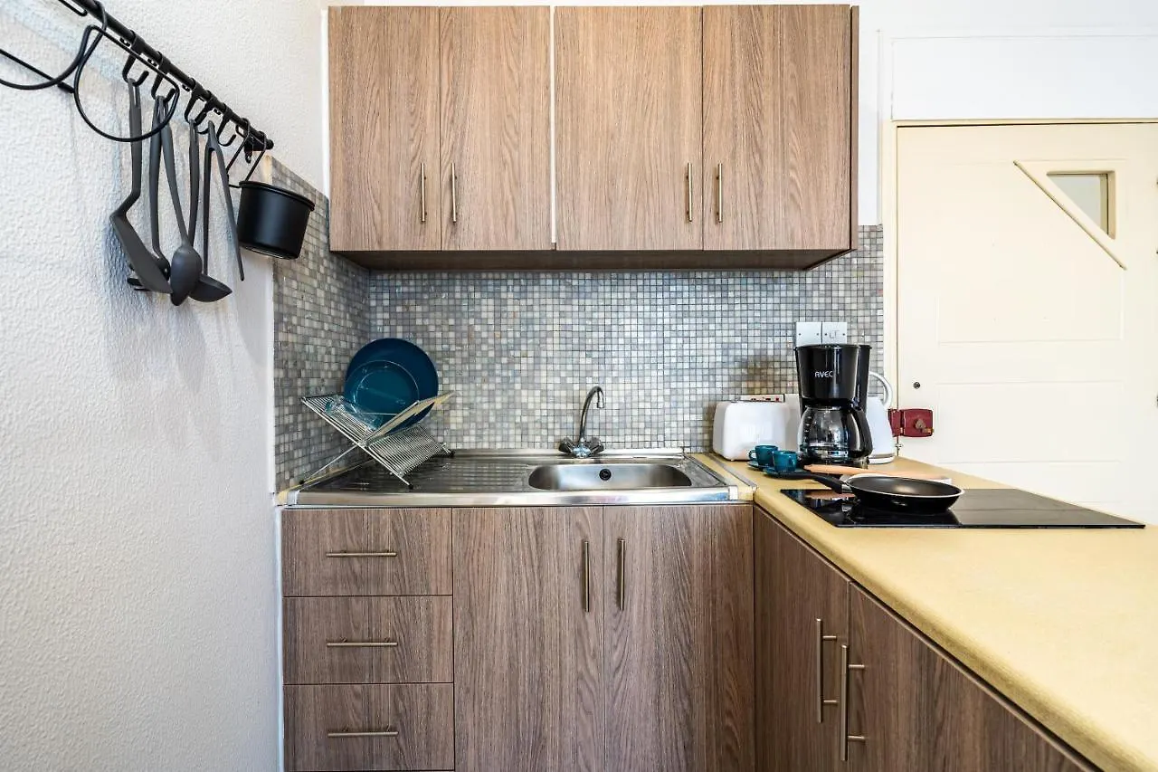 Apartmán Whispering Palms 1-Br Apt By Finikoudes Beach Larnaca