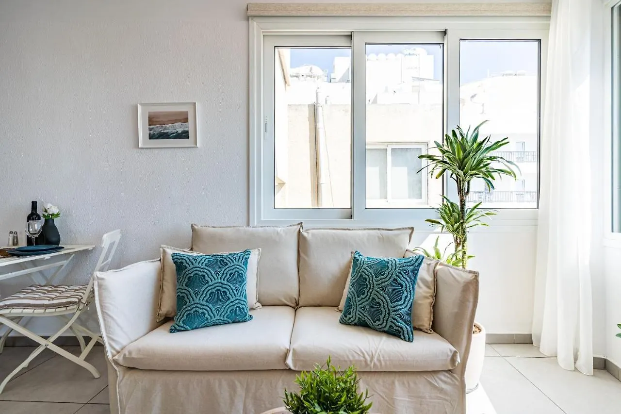 Whispering Palms 1-Br Apt By Finikoudes Beach Larnaca 0*,  Kypr