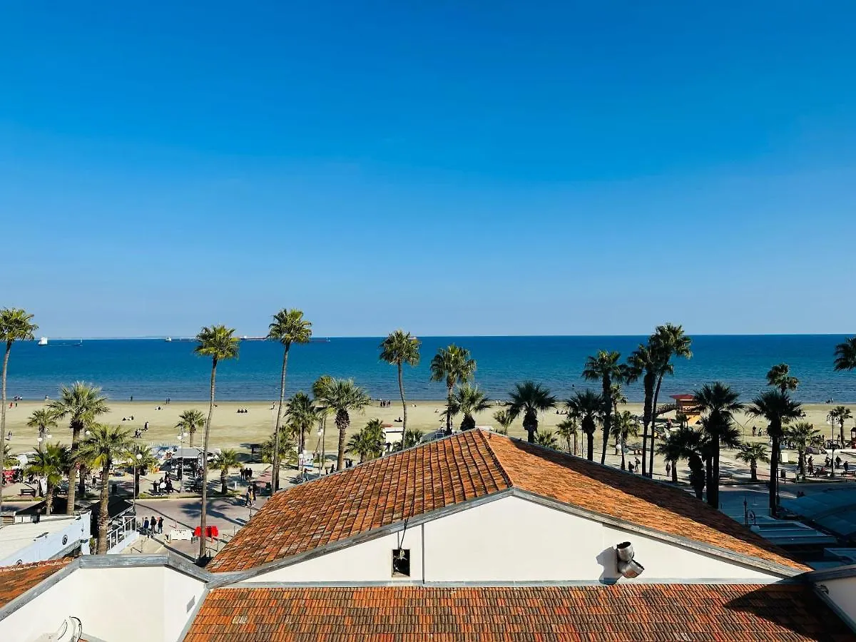 Whispering Palms 1-Br Apt By Finikoudes Beach Larnaca